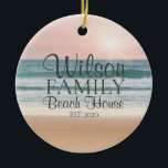 Personalisiertes Strandhaus Keramik Ornament<br><div class="desc">Dieses Personalisierte Strandhaus ist das ideale Geschenk für Ihre Freunde und Familie,  die das Meer lieben.</div>