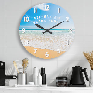 Personalisiertes Strandhaus Tropische Strandszene Große Wanduhr