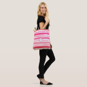 Personalisiertes Summer Pink Stripey Monogramm Tasche (Am Model)
