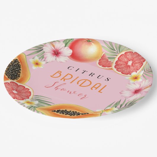 Personalisiertes tropisches Brautparty Pappteller (Schrägansicht)