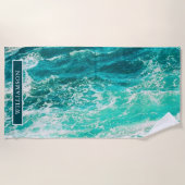 Personalisiertes türkisfarbenes Meer und Wellen Strandtuch (Vorderseite)