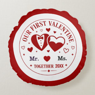 Personalisiertes "Unser erstes Valentinstagsfest" Rundes Kissen