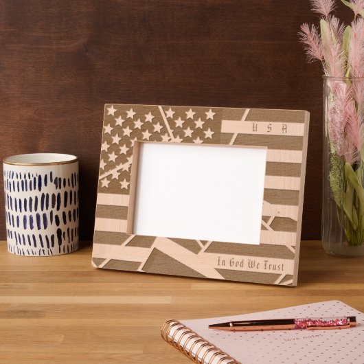 Personalisiertes US-Motto und amerikanische Flagge Geätzte Rahmen (Linke Ecke)