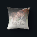 Personalisiertes Verheiratetes Foto Kissen<br><div class="desc">Unser Verheiratetes Hochzeitszettel mit individuellem Kopfkissen zum ersten Mal können Sie Ihr Lieblings-Hochzeitszettel,  Ihr Wunschzettel,  Ihr Wunschzettel,  Ihr Wunschzettel und Ihren Wunschzettel als Paar hinzufügen,  indem Sie auf den Knopf "Personalisieren" klicken</div>