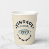 Personalisiertes Vintages 45. Geburtstagsgeschenk Pappbecher (Rückseite)
