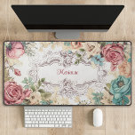 Personalisiertes Vintages Französisches Florenhaus Schreibtischunterlage<br><div class="desc">Elegantes,  mädchenhaftes Design mit feinem französischem Rokoko geätztem Blumenetikett,  umgeben von Vintagem Rosa,  Creme und aquamarinen Rose auf Aubergschalen-Hintergrund mit subtilen Imitaten Aquarellpapier-Textur. Enthält ein bearbeitbares Textfeld für Ihren personalisierten Namen,  Ihre Monogrammkarte oder Ihren Text.</div>