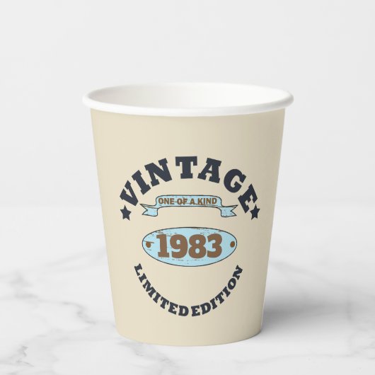Personalisiertes Vintages Geburtstagsgeschenk Pappbecher (Rückseite)
