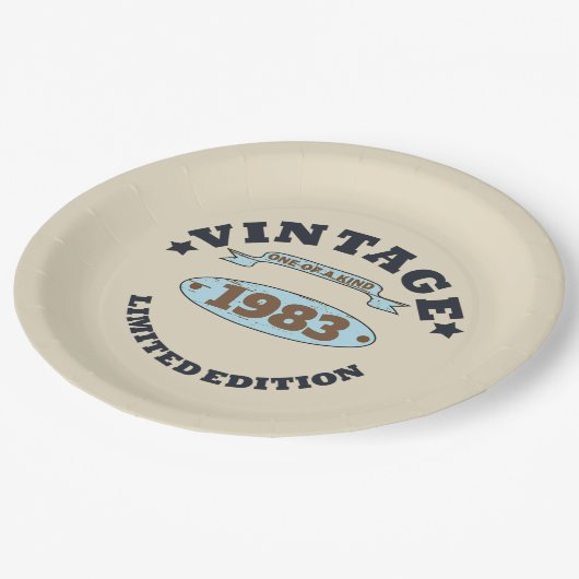 Personalisiertes Vintages Geburtstagsgeschenk Pappteller (Schrägansicht)