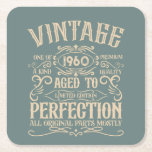 Personalisiertes Vintages Whiskey-Party Rechteckiger Pappuntersetzer<br><div class="desc">Mit diesem Vintagen klassischen Geburtstagsbild mit phantastischer Typografie-Schriftart-Schrift können Sie Ihrer Schrankkollektion etwas Originalität hinzufügen. Es ist eine großartige Geschenkidee für Männer, Frauen, Ehemänner, Ehefrauen, Freundinnen und Freunde, die dieses einmalige Kunstwerk Liebe geben werden. Es ist das phantastischste und lustigste Urlaubsgeschenk für Ihr Party zum Geburtstag. Sie können andere ähnliche...</div>