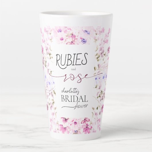 Personalisiertes Watercolor Ruby Rose Brautparty Milchtasse (Vorderseite)