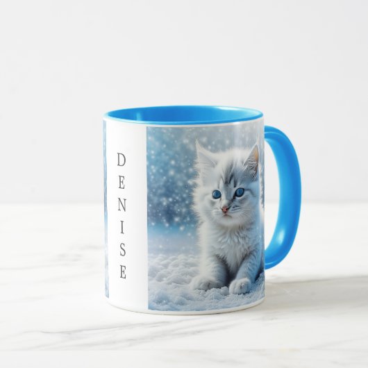 Personalisiertes weißes Kitten im Schnee Tasse (VorderseiteRechts)