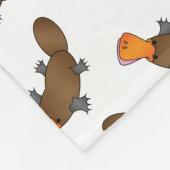 Personalisiertes weißes platypus Namensmuster Fleecedecke (Ecke)