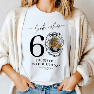 Personalisiertes "Wer ist 60" Foto-Geburtstags-T-S Tri-Blend Shirt