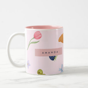 Personalisiertes Whimsical-Croissant- und Beerenmu Zweifarbige Tasse