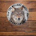 Personalisiertes Wolf-Foto für benutzerdefinierte  Dartscheibe<br><div class="desc">Fügen Sie Ihren Familiennamen hinzu,  und erstellen Sie ganz einfach Ihr personalisiertes Familienname-Dartboard. Klicken Sie auf die Schaltfläche PERSONALISIEREN,  um die Textfarbe zu ändern.</div>