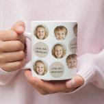 Personalisiertes Zwei-Foto-Gesicht | Ich Liebe dir Kaffeetasse<br><div class="desc">Freuen Sie sich auf Oma mit dieser personalisierten Zwei-Foto-Tasse! Mit "I Liebe You Oma"-Text und Platz für zwei wertvolle Fotos, ist es das ideale Geschenk für Muttertag, Geburtstage oder jede Gelegenheit, Ihre Liebe zu feiern. Ob Kaffee, Tee oder heißer Kakao, diese Tasse macht jeden Schluck ganz besonders. Passen Sie Ihre...</div>