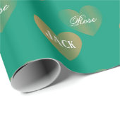 Personalisiertes, zweimaliges goldenes Herz, grün  Geschenkpapier (Rolleneckpunkt)