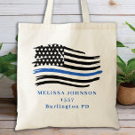 Personalisierung der Polizei für Strafverfolgung T Tragetasche<br><div class="desc">Thin Blue Line Tote Bag - Amerikanische Flagge in Polizei Flag Farben, Not Design . Personalisieren Sie Ihre Daten mit Namen oder anderen Texten. Diese personalisierte Polizeitote-Tasche eignet sich hervorragend für die Abwicklung von Bestellungen, für die Reise in den Fitnessraum, die Polizei und die Strafverfolgungsbehörden und all diejenigen, die sie...</div>