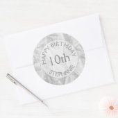 Personalize: "Happy Birthday" Silver Textured Runder Aufkleber (Umschlag)
