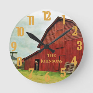 Personalize Rustic Red Barn Scene Runde Wanduhr