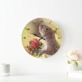 Personalize Squirrel with roses for You Große Wanduhr (Zuhause)