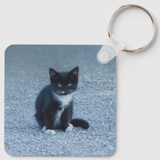 Personalize Tuxedo Schwarzweiß Kitten Schlüsselanhänger (Rückseite)
