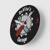 Personalize with Name Gear Head Garage Runde Wanduhr (Winkel)