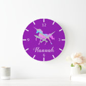 Personalize Your Colorful Unicorn Große Wanduhr (Zuhause)