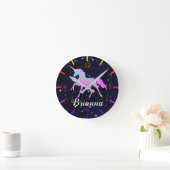 Personalize Your Colorful Unicorn Runde Wanduhr (Zuhause)