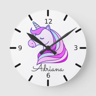 Personalize Your Own Colorful Unicorn Runde Wanduhr