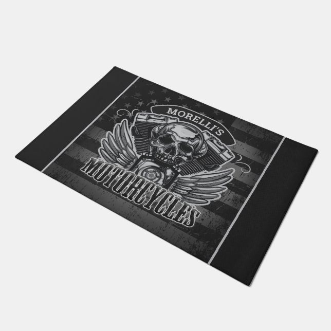 Personalized American Flag Biker Skull Motorcycle Fußmatte (Schrägansicht)