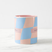 Personalized Baby Blue and Peach Wavy Checkered Zweifarbige Tasse (Mittel)