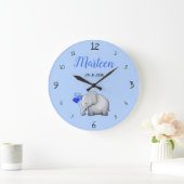 Personalized Baby Blue Cute Elephant Nursery Große Wanduhr (Zuhause)