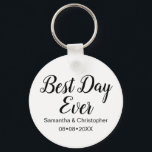 Personalized Best Day Ever Wedding Schlüsselanhänger<br><div class="desc">Personalized with your names and wedding date these "Best Day Ever" key ring is an elegant and fun souvenir favor for your guests. Beautiful,  einfach,  script,  handwritten type to delight you family and friends.</div>