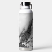 Personalized black and white Mountain adventure Trinkflasche (Rückseite)