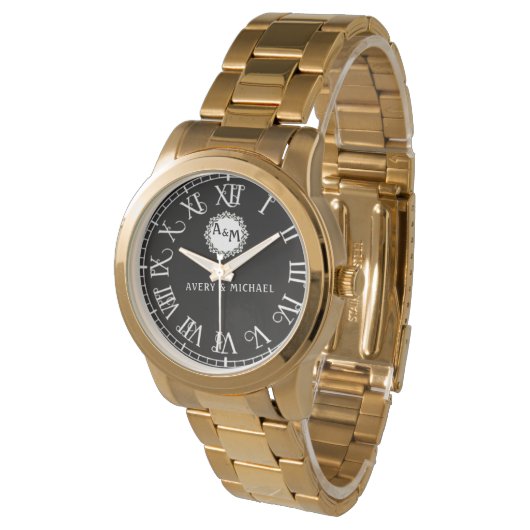 Personalized Black & White Monogram Couples Armbanduhr (Schrägansicht)