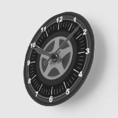 Personalized Blacked Out Tire and Rim Runde Wanduhr (Winkel)