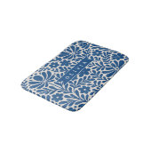 Personalized Blue Folk Floral Nordic Custom Badematte (Schrägansicht)