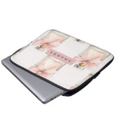Personalized Blush Perfume Bottle Coquette Pattern Laptopschutzhülle (Vorne Knopf)