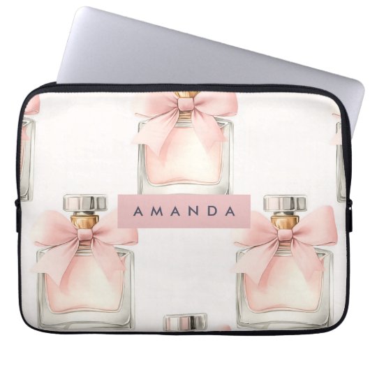 Personalized Blush Perfume Bottle Coquette Pattern Laptopschutzhülle (Vorderseite)