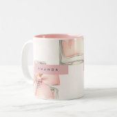Personalized Blush Perfume Bottle Coquette Pattern Zweifarbige Tasse (Vorderseite Links)