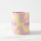 Personalized Blush Pink and Pastel Yellow Abstract Zweifarbige Tasse (Mittel)