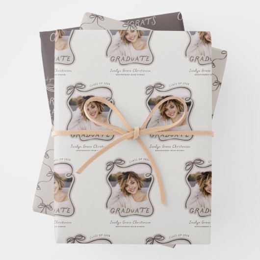 Personalized Bow Wavy Frame Photo Graduation Geschenkpapier Set (Beispiel)