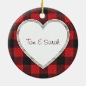 Personalized Buffalo Plaid Heart Rustic Keramik Ornament (Hinten)