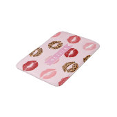 Personalized Chic Pink Leopart Print Lip Pattern Badematte (Schrägansicht)