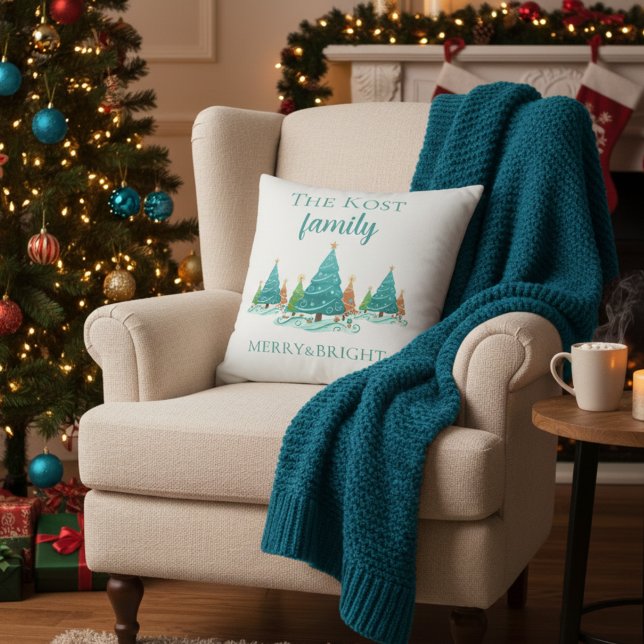 Personalized Christmas Throw Pillow Kissen (Celebrate the holidays this season with this fun personalized, "Merry & Bright" throw pillow! )