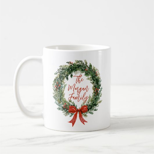 Personalized Christmas Wreath Family Name Holiday Kaffeetasse (Links)