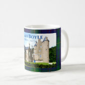 Personalized Clan Boyle's Kelburn Castle & Tartan Kaffeetasse (VorderseiteRechts)