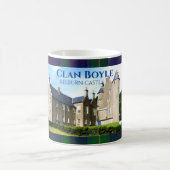 Personalized Clan Boyle's Kelburn Castle & Tartan Kaffeetasse (Mittel)