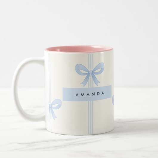 Personalized Coquette Pastel Soft Blue Ribbon Bow Zweifarbige Tasse (Links)